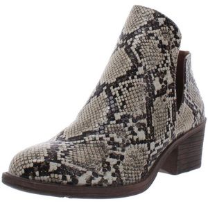 ⭐️ Volatile Boots